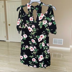 American Eagle Outfitters Dresses - Lightweight off the shoulder floral dress American Eagle Outfitters Dresses - Lightweight off the shoulder floral dress